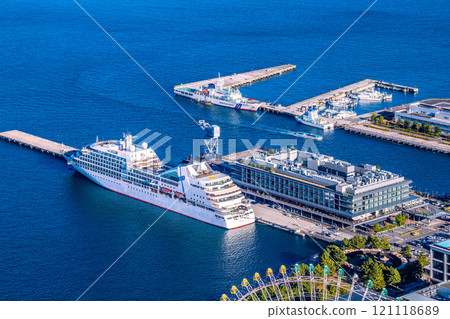 日本橫濱城市景觀的新景觀。新光碼頭客船碼頭的三井海洋富士等建築景觀（12月8日） 121118689