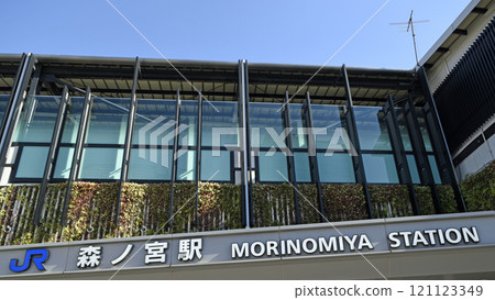JR Morinomiya Station on the Osaka Loop Line (transfer station for the Osaka Metro Nagahori Tsurumi-ryokuchi Line and Osaka Metro Chuo Line) 121123349