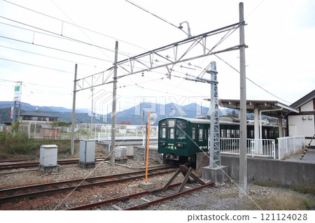 Trains stopping at Omi Railway Taga Taisha-mae Station 121124028