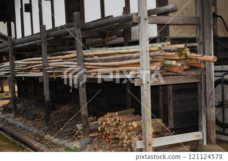 [Old house in winter] Under the eaves 121124578