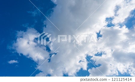 White clouds flowing in the blue sky White clouds flowing in the blue sky 121125414