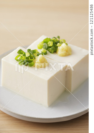 Cold silken tofu topped with spring onions and ginger 121125486