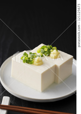 Cold silken tofu topped with spring onions and ginger 121125673