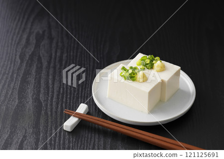 Cold silken tofu topped with spring onions and ginger 121125691