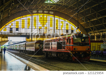 火車停靠在華南蓬站 121125954