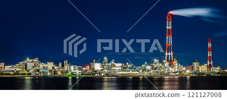 Panorama of Kitakyushu factory night view (Mitsubishi Chemical Kurosaki Plant) [Kitakyushu City, Fukuoka Prefecture] 121127008