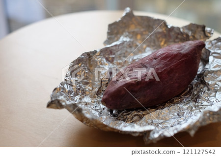 爐子上烤地瓜 爐子上烤地瓜 121127542