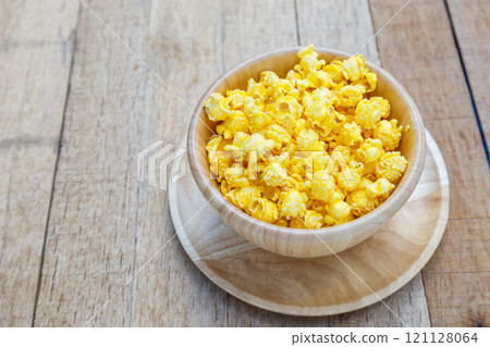 Popcorn cheese salty taste 121128064