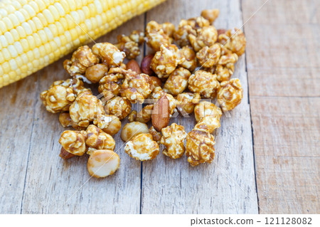 Popcorn caramel mix macadamia and almond taste 121128082