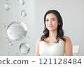 Beauty_Semi-long woman and water moisture image_1 121128484