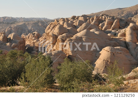 約旦，佩特拉，佩特拉遺址，佩特拉遺址周圍奇特的岩層 121129250