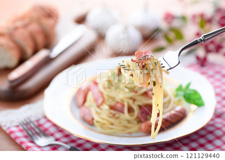 Peperoncino 義大利麵配培根和香腸 Peperoncino 義大利麵配培根和香腸 121129440