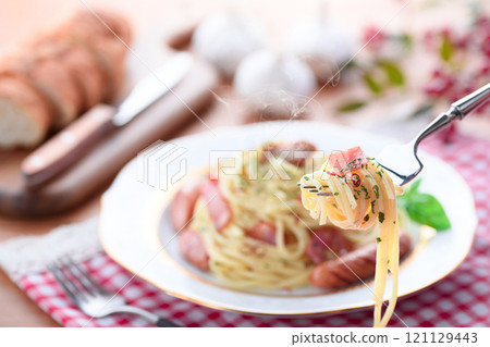 Peperoncino 義大利麵配培根和香腸 Peperoncino 義大利麵配培根和香腸 121129443