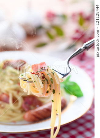 Peperoncino 義大利麵配培根和香腸 Peperoncino 義大利麵配培根和香腸 121129444