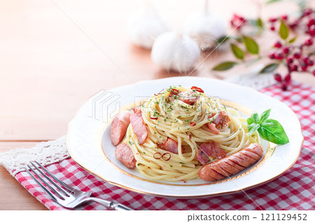 Bacon and Wiener Peperoncino Spaghetti 121129452