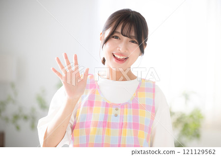 兒童保育員、照顧者、保母、管家等工作變動與招募的形象。 兒童保育員、照顧者、保母、管家等工作變動與招募的形象。 121129562