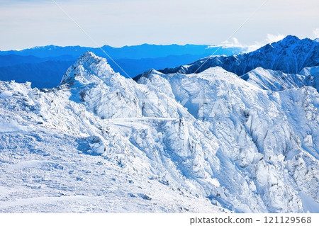 Hokendake in the snow-capped Central Alps Hokendake in the snow-capped Central Alps 121129568