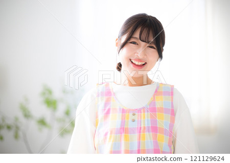 兒童保育員、照顧者、保母、管家等工作變動和招募的圖片。 兒童保育員、照顧者、保母、管家等工作變動和招募的圖片。 121129624