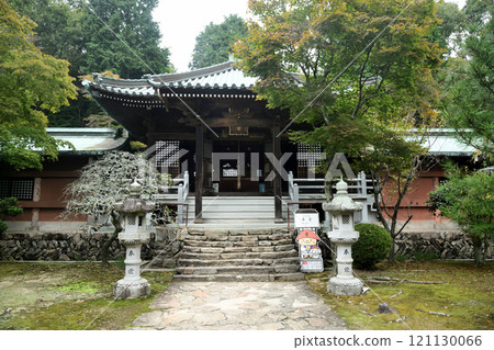 Temple No. 82: Seihozan Senjuin Nekoji (Main Hall) [Nakayamacho, Takamatsu City, Kagawa Prefecture] 121130066