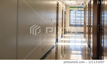 醫院走廊影像，生成式 ai_wide 121131007
