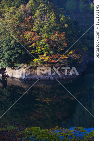 Ryugahana Dam surrounded by autumn leaves Ryugahana Dam surrounded by autumn leaves 121131145