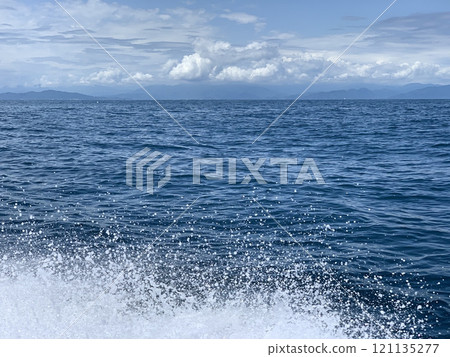 Vibrant wave splash 121135277