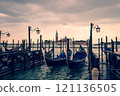 貢多拉和聖喬治馬焦雷島日落 121136505