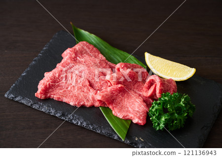 Domestic Wagyu beef, lean meat for yakiniku Domestic Wagyu beef, lean meat for yakiniku 121136943