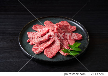 Domestic Wagyu beef, lean meat for yakiniku Domestic Wagyu beef, lean meat for yakiniku 121137280