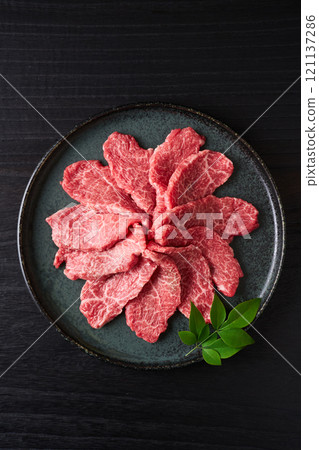 Domestic Wagyu beef, lean meat for yakiniku Domestic Wagyu beef, lean meat for yakiniku 121137286