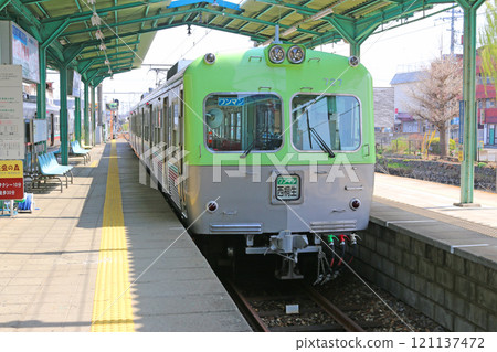 Jomo Line train stopped at Chuo-Maebashi Station 121137472