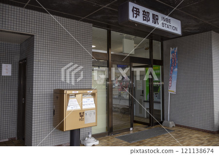 Gold Post Yoshinobu Yamamoto 3 121138674