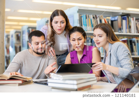 Group of students learning together at library 121140181