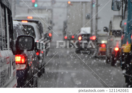 Driving the snow road 121142081