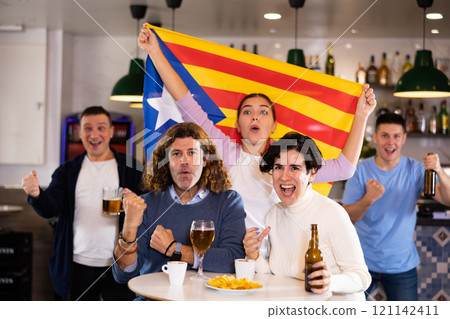 Fans celebrate the victory of the Catalan team in beer bar 121142411