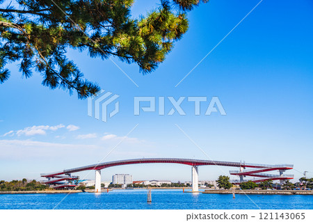Nakanoshima Bridge seen from Shiohama Park, Kisarazu City, Chiba Prefecture 121143065