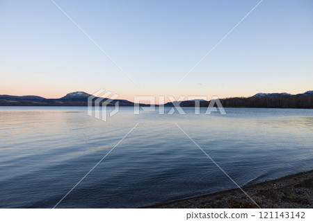 Sunset at Lake Kussharo in eastern Hokkaido in winter 121143142