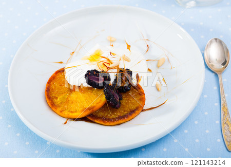 Dessert of caramelized oranges, blackberries and yogurt 121143214