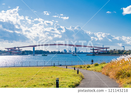 <Kisarazu City, Chiba Prefecture> Nakanoshima Bridge seen from the Inner Harbor Park side <Kisarazu City, Chiba Prefecture> Nakanoshima Bridge seen from the Inner Harbor Park side 121143218