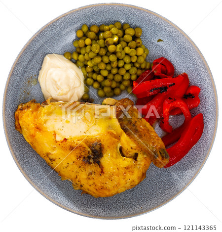 Fried chicken served with peas and peppers 121143365