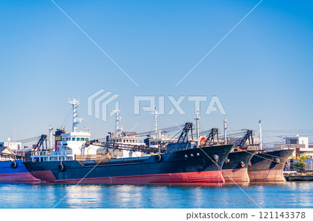 Ships moored at Kisarazu Port, Kisarazu City, Chiba Prefecture 121143378
