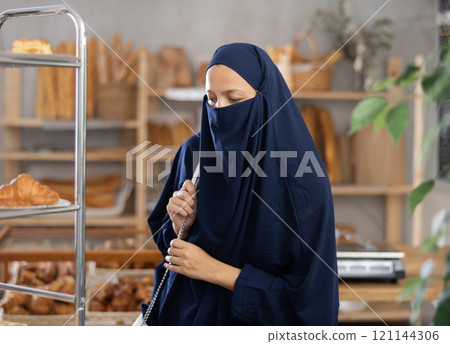 Muslim woman in supermarket 121144306