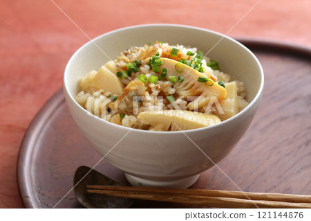 Takikomi gohan is a Japanese dish in which rice and ingredients are cooked together in a bowl. 121144876