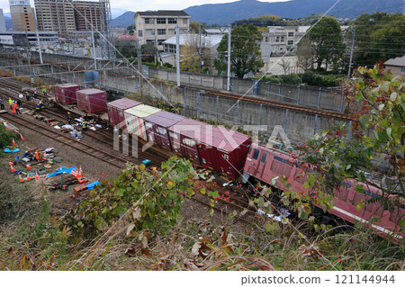Freight train derails at JR Kagoshima Main Line Kawauchi Station 121144944