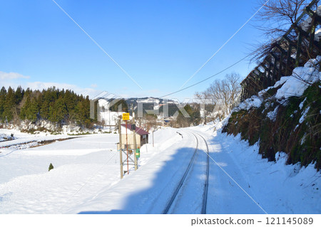 View from Echigo-Kawaguchi Station to Tokamachi Station on the JR East Iiyama Line (December 2022) View from Echigo-Kawaguchi Station to Tokamachi Station on the JR East Iiyama Line (December 2022) 121145089