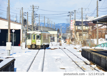 View from Echigo-Kawaguchi Station to Tokamachi Station on the JR East Iiyama Line (December 2022) View from Echigo-Kawaguchi Station to Tokamachi Station on the JR East Iiyama Line (December 2022) 121145126