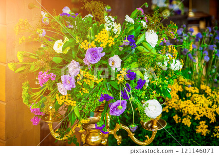 Wooden wedding interior reastaurant decoration with flowers and candles Wooden wedding interior reastaurant decoration with flowers and candles 121146071