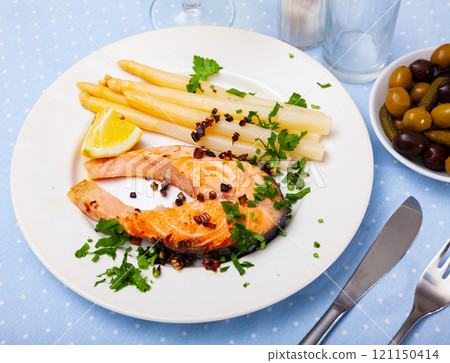 Grilled salmon steak with asparagus and lemon 121150414