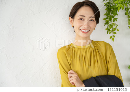 Fashionable ladies 121151013