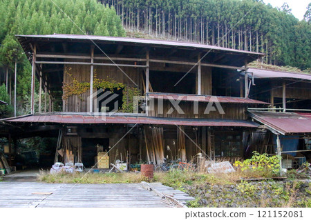 中川北川町的木製倉庫 121152081
